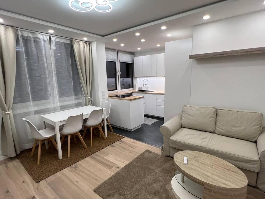 Lovely Flat Relax Near City Center ニュルンベルク エクステリア 写真