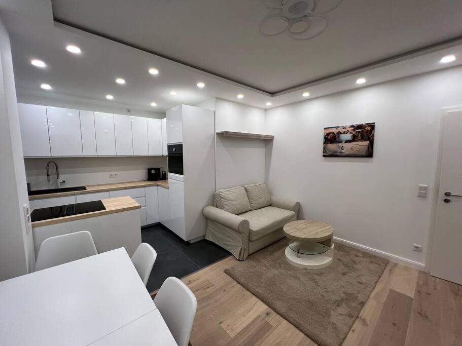 Lovely Flat Relax Near City Center ニュルンベルク エクステリア 写真