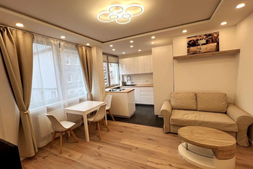 Lovely Flat Relax Near City Center ニュルンベルク エクステリア 写真